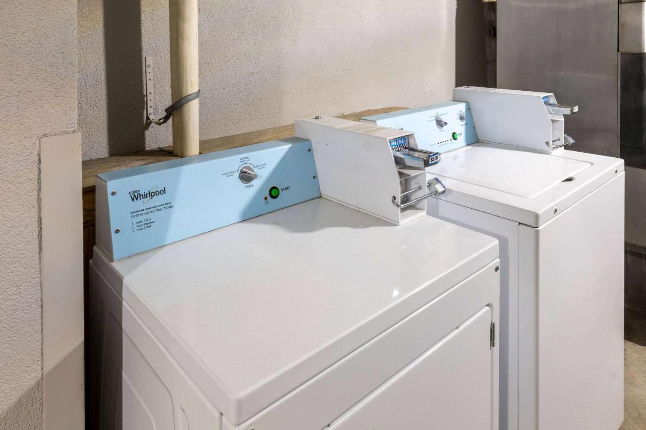 Baymont By Wyndham Biloxi - Ocean Springs Motel Luaran gambar