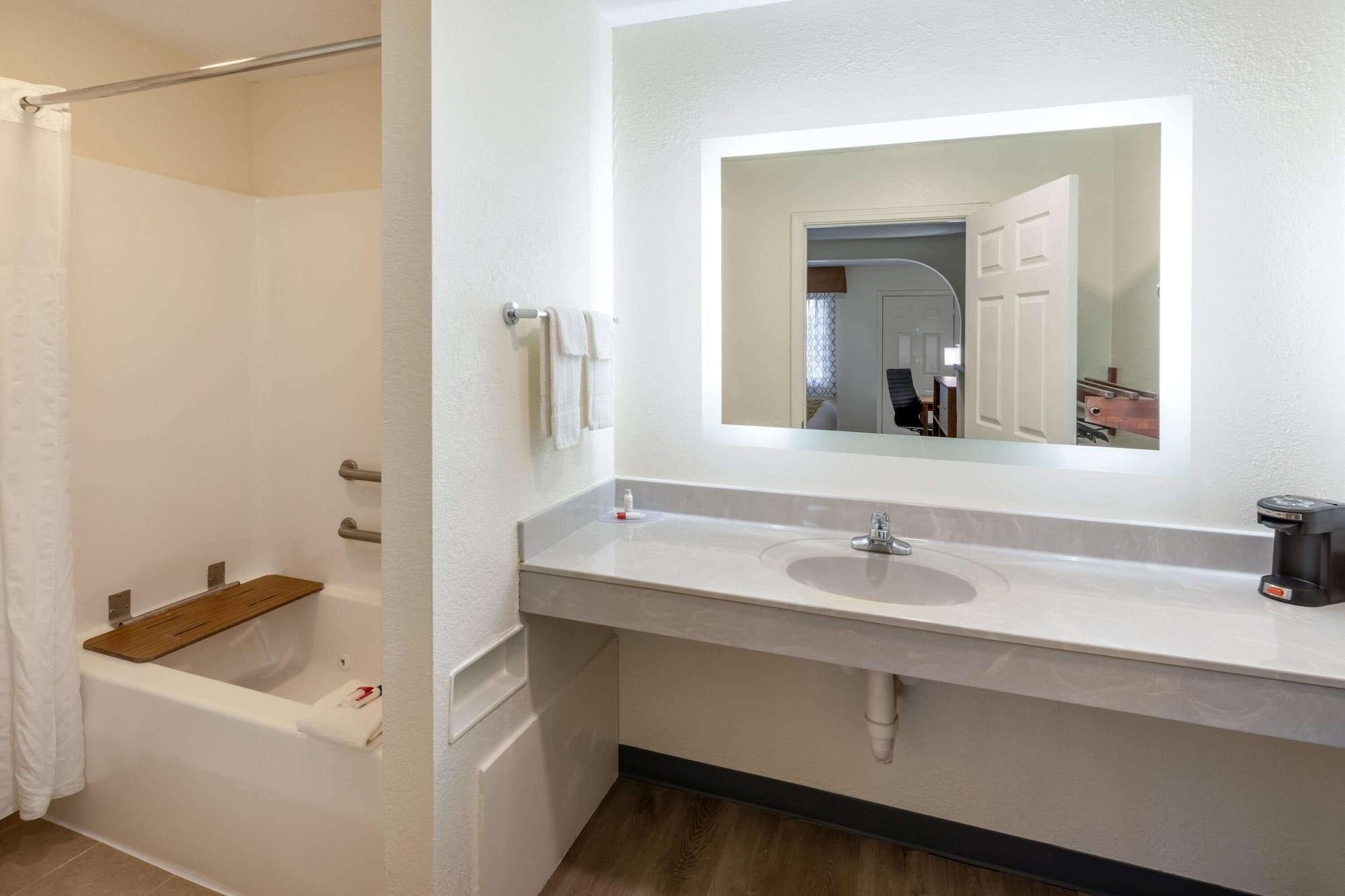 Baymont By Wyndham Biloxi - Ocean Springs Motel Luaran gambar